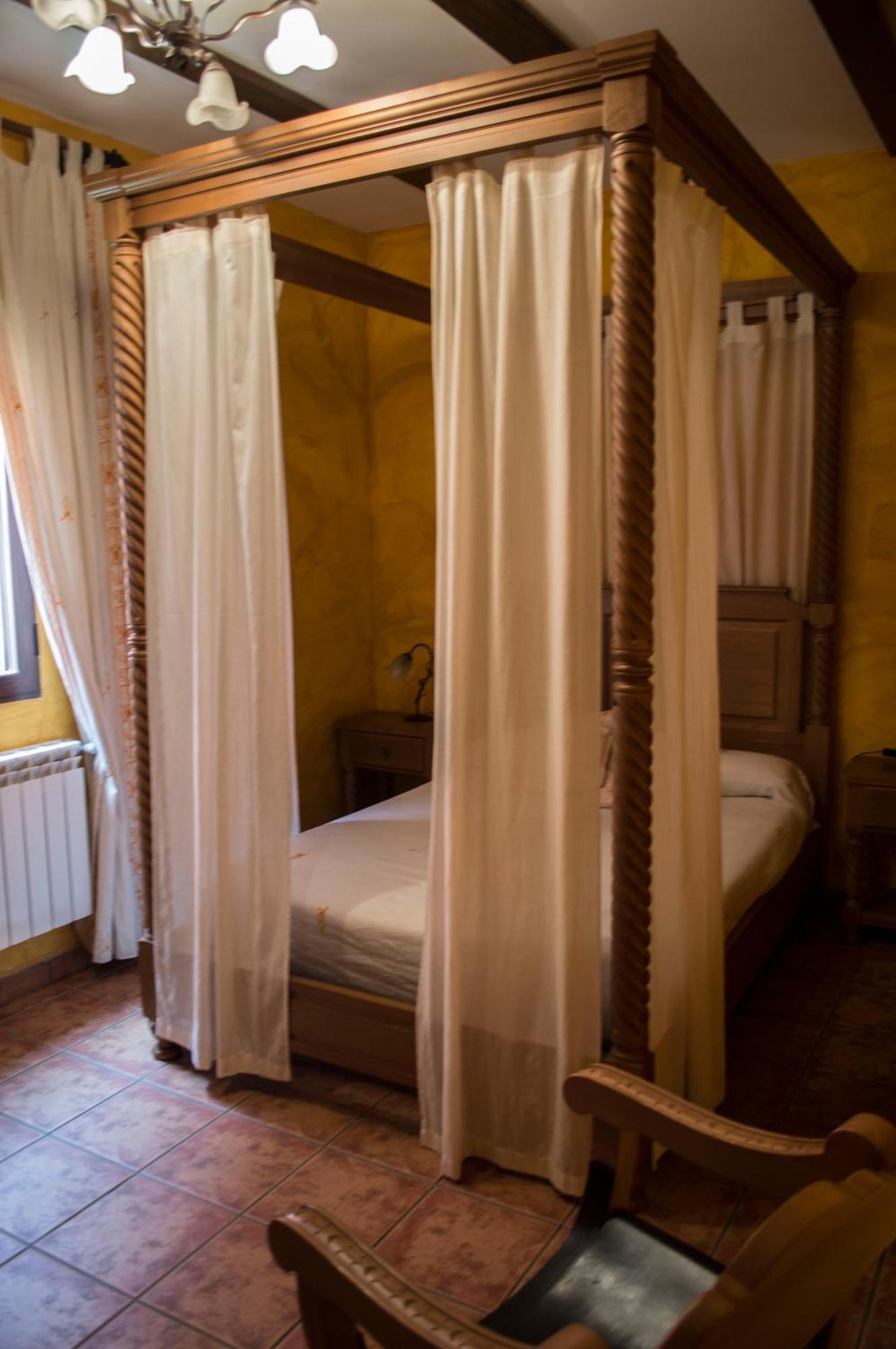 Apartamentos Rurales Alvado Tamajon Екстер'єр фото
