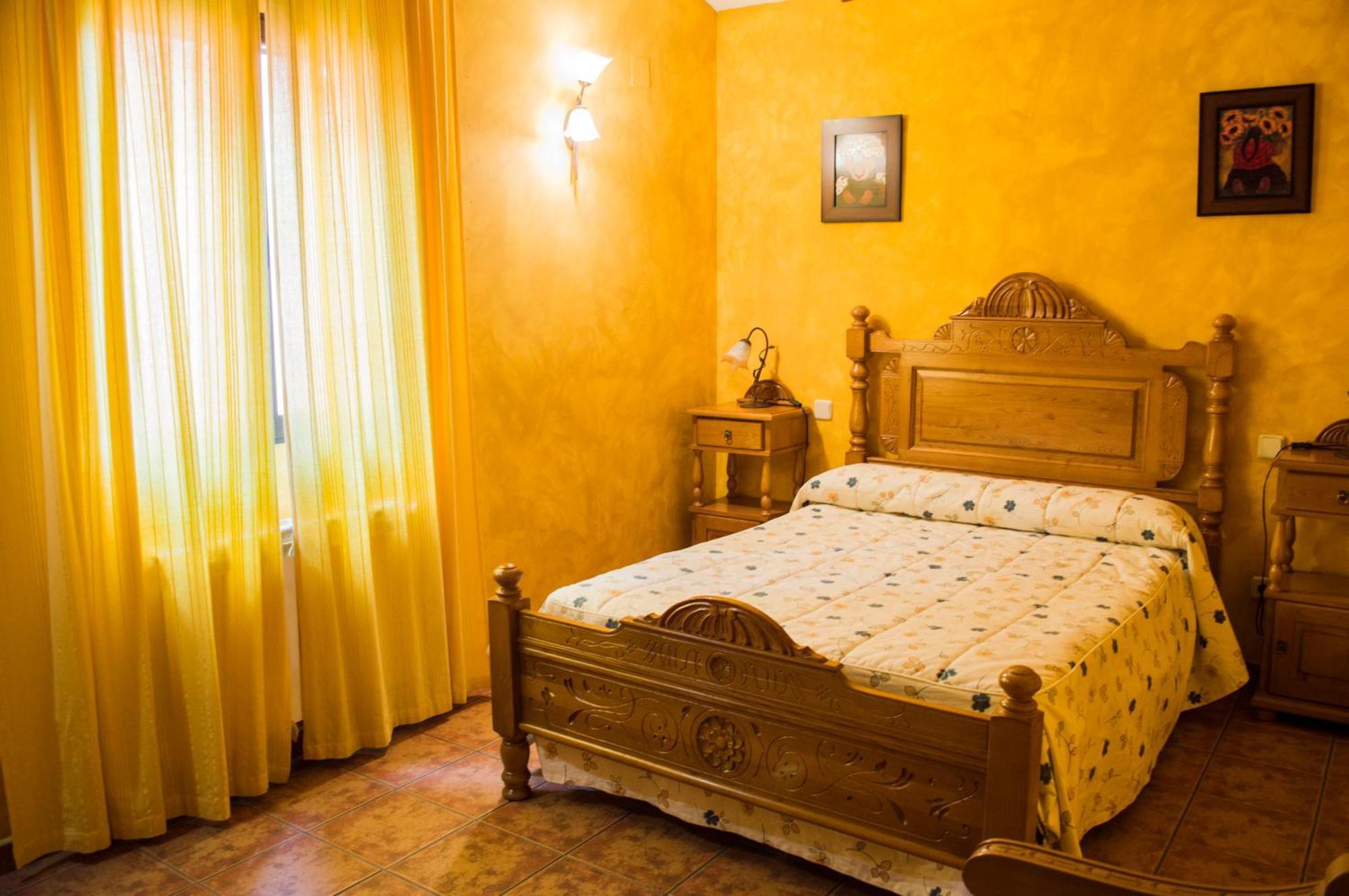 Apartamentos Rurales Alvado Tamajon Екстер'єр фото
