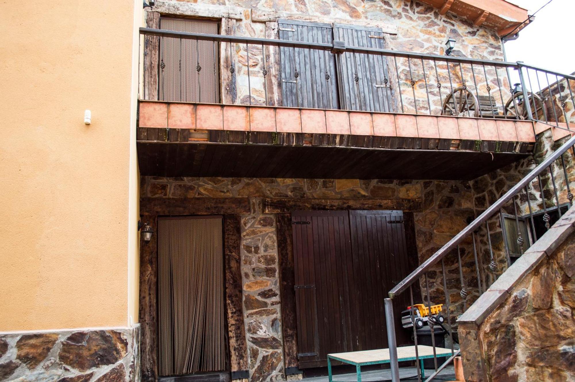Apartamentos Rurales Alvado Tamajon Екстер'єр фото